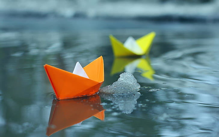 Kleine Papierboote im Wasser, Klein, Papier, Boot, Wasser, HD-Hintergrundbild