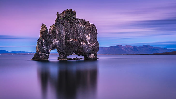 кафяво и сиво скално образувание, природа, пейзаж, вода, продължителна експозиция, скално образувание, облаци, море, планини, скала, въображение, отражение, Hvítserkur, Исландия, HD тапет