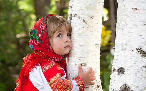 Menina bonitinha abraçar uma árvore, Bonito, Pequeno, Menina, Abraço, Árvore, HD papel de parede HD wallpaper