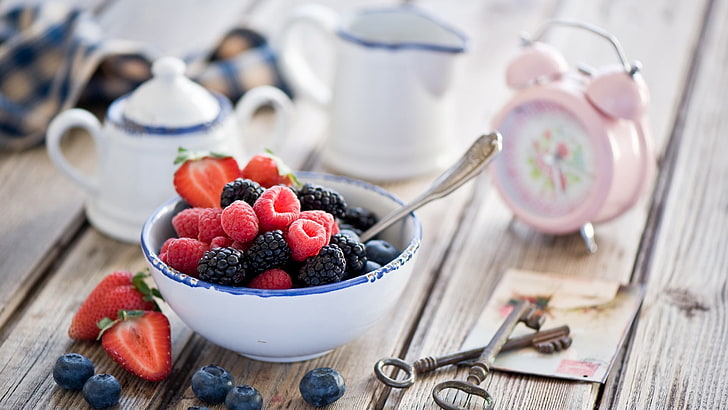 raspberries on bowl, food, blueberries, raspberries, HD wallpaper
