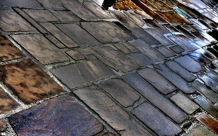 серая бетонная дорожка, камни, тротуар, поверхность, мокрая, HD обои