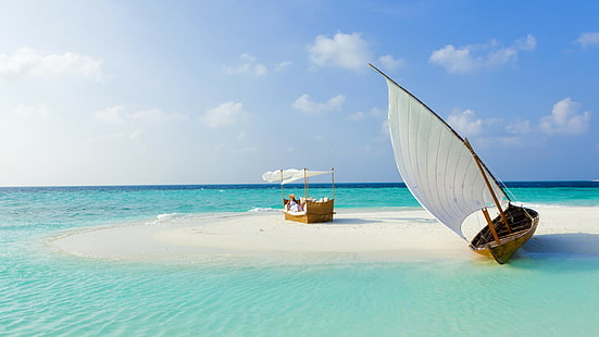 perahu layar di pulau dengan kios makanan di bawah langit biru, Baros Maldives, wallpaper 5k, 4k, Male Attol, Hotel Terbaik 2017, Pantai terbaik 2017, pariwisata, perjalanan, resor, liburan, laut, samudra, air, perahu, langit, awan, Situs menyelam terbaik di dunia, Wallpaper HD HD wallpaper
