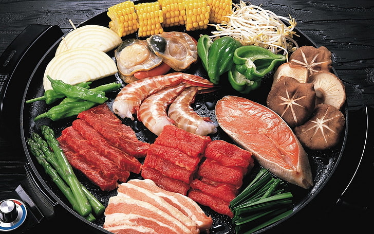 魚、トウモロコシ、ピーマン、エビのスライス、肉、魚、野菜、トウモロコシ、 HDデスクトップの壁紙
