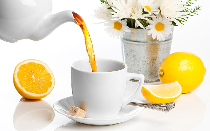 бяла керамична чаена чаша, кофа, цветя, маргаритки, чинийка, лъжица, чаша, чайник, лимон, захар, чай, напитка, HD тапет