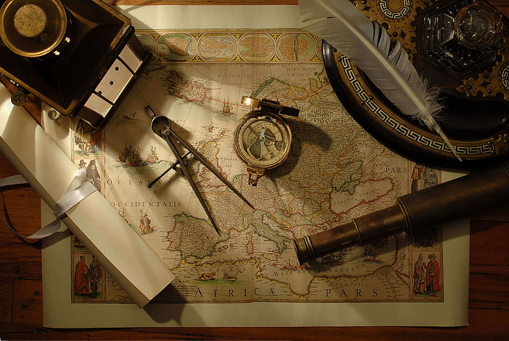 Карта Африки и несколько ручных инструментов, ручка, карта, компас, подзорная труба, HD обои