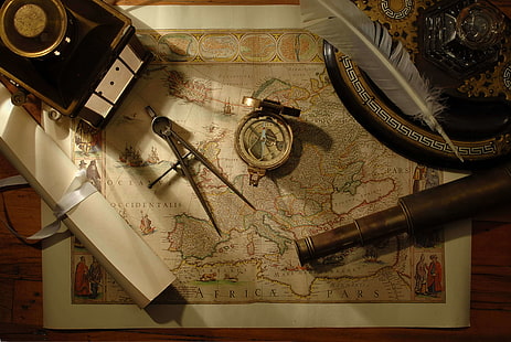 Mapa da África e várias ferramentas portáteis, caneta, mapa, bússola, luneta, HD papel de parede HD wallpaper