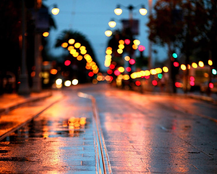 Carretera de hormigón gris, carretera de asfalto durante la noche, carretera, bokeh, luces, charco, Fondo de pantalla HD