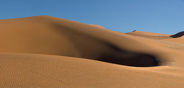 пейзажна фотография на пустиня, Намибия, Намибия, Меки пясъци, Намибия, пейзажна фотография, Африка, com, Художник, Работилница, Хоризонтална, Цвят, Цвят, Пустиня, Дюни, Ходене, Йога, Оранжево, Жълто, Лилаво, Черен пясък, Пясъчна планина , урок, HDR фотография, на открито, на открито, отвън, хора, човек, самотен, Sony ILCE-7R, пясъчна дюна, пясък, пустиня Сахара, природа, сухо, пейзаж, сух климат, Мароко, HD тапет HD wallpaper