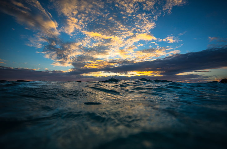 ภาพวาดนามธรรมสีน้ำเงินและน้ำตาลคลื่นทะเลท้องฟ้าเมฆความชัดลึก, วอลล์เปเปอร์ HD