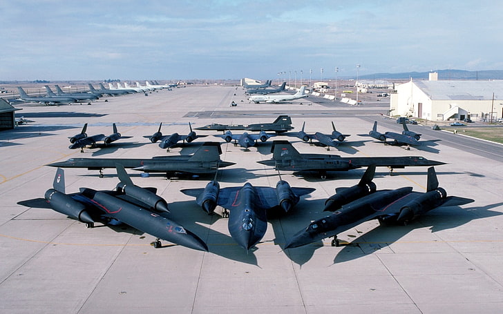 black bomber plane, aircraft, military aircraft, military, Lockheed SR-71 Blackbird, Boeing KC-135 Stratotanker, military base, HD wallpaper