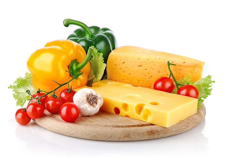 ost, tomat och paprika, ostar, grönsaker, peppar, tallrik, vit bakgrund, tomater, HD tapet