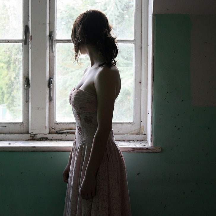 różowa damska sukienka w kwiaty bez ramiączek, model, Imogen Dyer, damska, Tapety HD