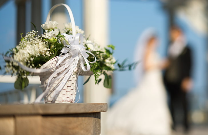 white flowers, flowers, basket, bouquet, tape, the bride, wedding, bokeh, the groom, HD wallpaper
