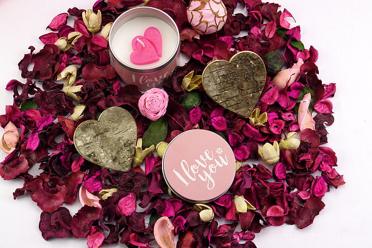 rosa und weiße Votivkerze, Kerze, Rosenblätter, Liebe, Herz, HD-Hintergrundbild