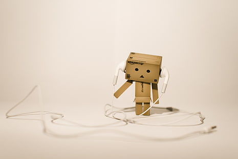 Danbo wearing earphones wallpaper, danbo, cardboard robot, headphones, HD wallpaper HD wallpaper