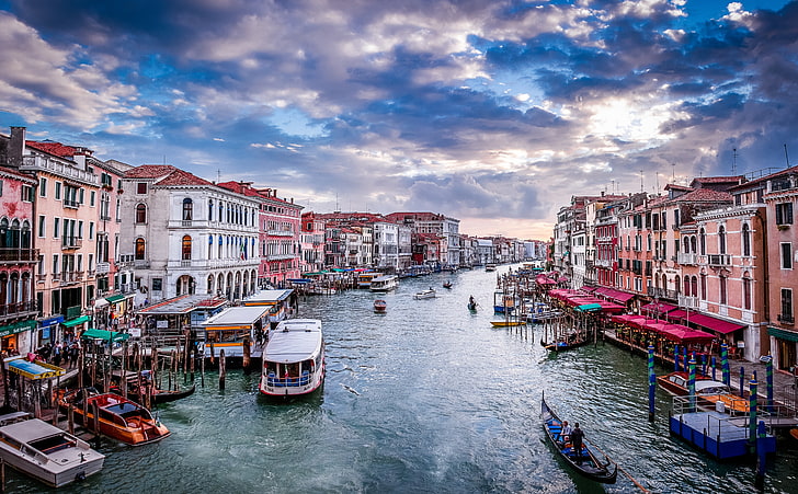 View of the Grand Canal from Rialto Bridge,..., body of water between concrete houses under white and blue sky photography, Europe, Italy, Travel, Sunset, Boats, Venice, Canal, Italia, Gondolas, visit, landmark, tourism, WorldHeritageSites, rialto, HD wallpaper