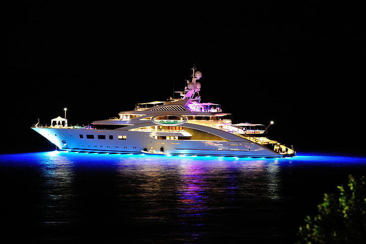 yacht blanc avec lumières, mer, nuit, lumières, le soir, yacht, yachts, méga, super yacht, superyacht, méga yacht, bateau, ACE, Fond d'écran HD