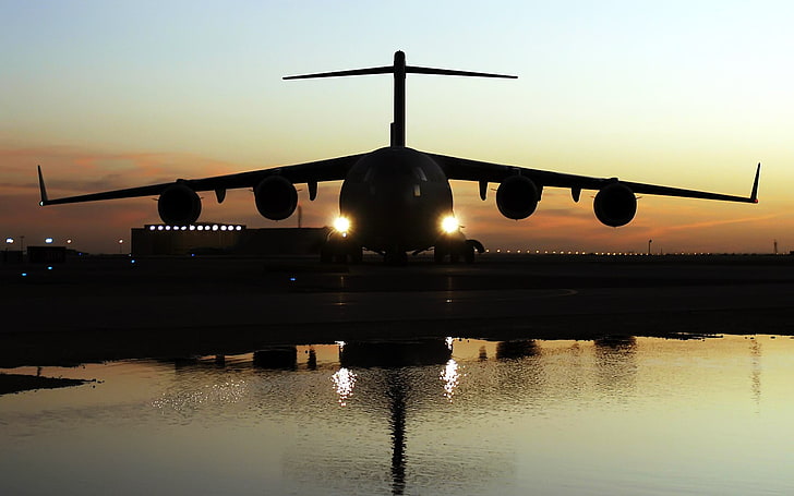 schwarz-graues Metallwerkzeug, Flugzeug, Kampfflugzeuge, Boeing C-17 Globemaster III, Militärflugzeug, Abenddämmerung, HD-Hintergrundbild
