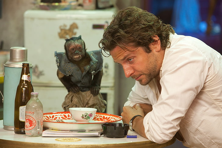 weißes Herrenhemd, Bradley Cooper, The Hangover, Phil, Drug Dealing Monkey, HD-Hintergrundbild