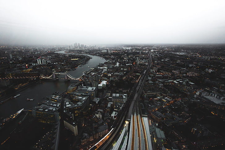 rascacielos, paisaje urbano, río, niebla, edificio, rascacielos, puente, Londres, Tower Bridge, luces, Fondo de pantalla HD