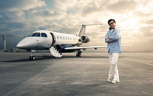 weißes Flugzeug, Jackie Chan, Schauspieler, Flugzeug, Landebahn, HD-Hintergrundbild HD wallpaper