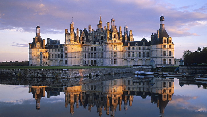 อาคาร, Chateau de Chambord, ฝรั่งเศส, หุบเขาลัวร์, ลัวร์, สถาปัตยกรรมยุคกลาง, ประวัติศาสตร์, ภูมิประเทศ, ตอนเช้า, การสะท้อน, ยุโรป, แหล่งดึงดูดนักท่องเที่ยว, ปราสาท, ท้องฟ้า, ปราสาทน้ำ, สถานที่สำคัญ, น้ำ, สวย, วอลล์เปเปอร์ HD