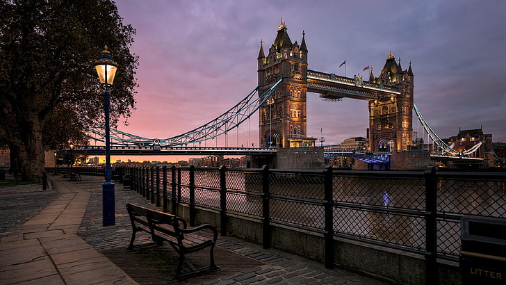 река Темза, улично осветление, улично осветление, пейка, туристическа атракция, градски пейзаж, растение, река, дърво, вода, Темза, град, кула мост, парк, здрач, вечер, забележителност, мост, небе, Обединено кралство, Европа, Англия, Лондон, HD тапет