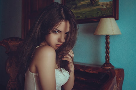 biały top damski na ramiączkach, damska, brunetka, Delaia Gonzalez, Tapety HD HD wallpaper