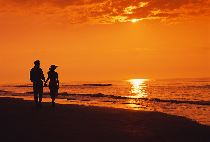 sunset, sea, beach, sunset, the evening, two, silhouettes, couple, walking, HD wallpaper
