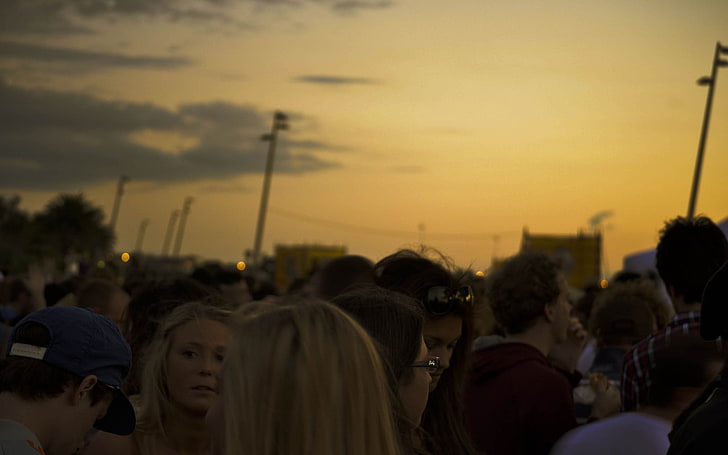 camisa de gola preta masculina, fotografia, pôr do sol, música, grupo de pessoas, HD papel de parede