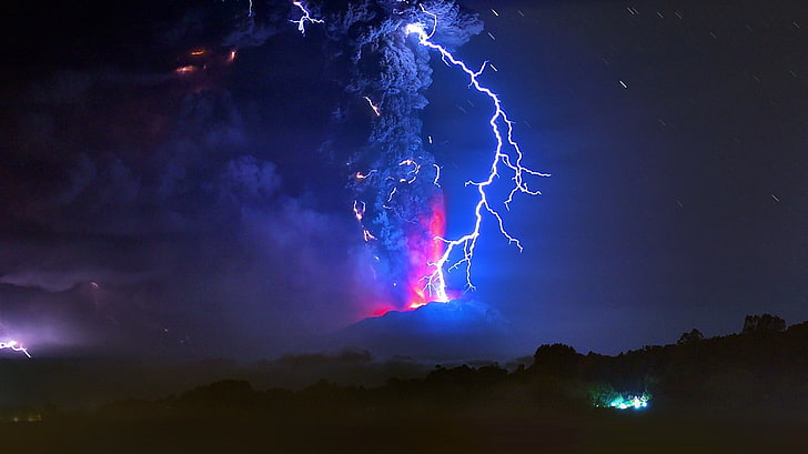 Chiles Calbuco volcano erupting in April 2015-2016.., HD wallpaper