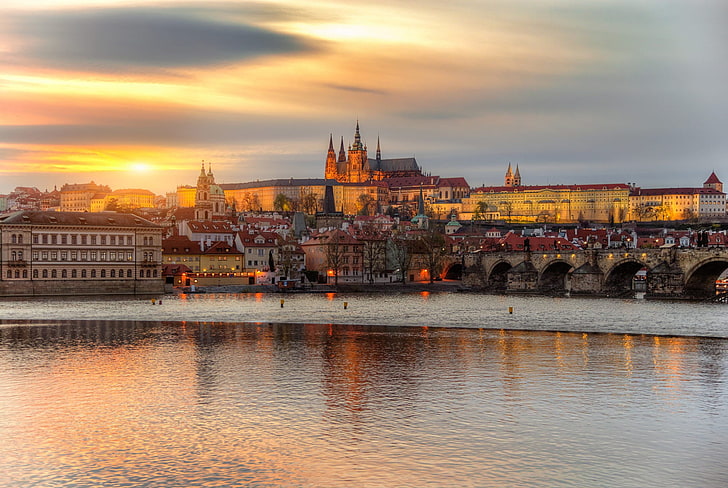 бели бетонни конструкции, Прага, градски пейзаж, Чехия, град, Карлов мост, река, HD тапет