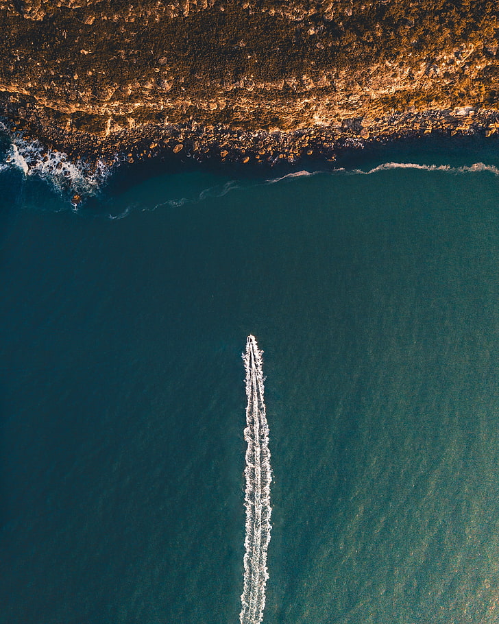 التصوير الجوي للقارب السريع على المسطح المائي والطبيعة والمياه والقارب، خلفية HD، خلفية الهاتف