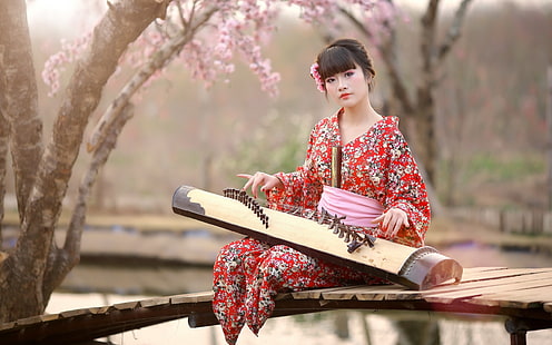 ญี่ปุ่น, หญิงสาว, กิโมโน, ดนตรี, ชุดสตรีดอกไม้สีแดงและสีเทาแบบดั้งเดิม, ญี่ปุ่น, เด็กผู้หญิง, กิโมโน, ดนตรี, วอลล์เปเปอร์ HD HD wallpaper