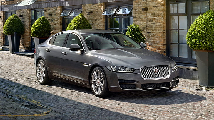 2015, Jaguar XE, bil, hus, grå sedan, 2015, jaguar xe, bil, hus, HD tapet