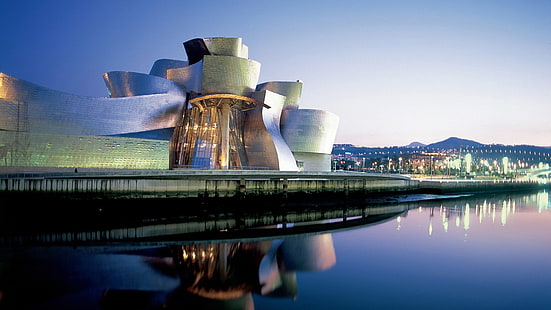 edifício de concreto cinza perto do corpo de água, rio, arquitetura, moderna, Bilbao, Guggenheim, HD papel de parede HD wallpaper