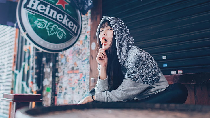 Heineken, lolipop, Asia, kerudung, wanita, wanita di luar ruangan, urban, model, Wallpaper HD