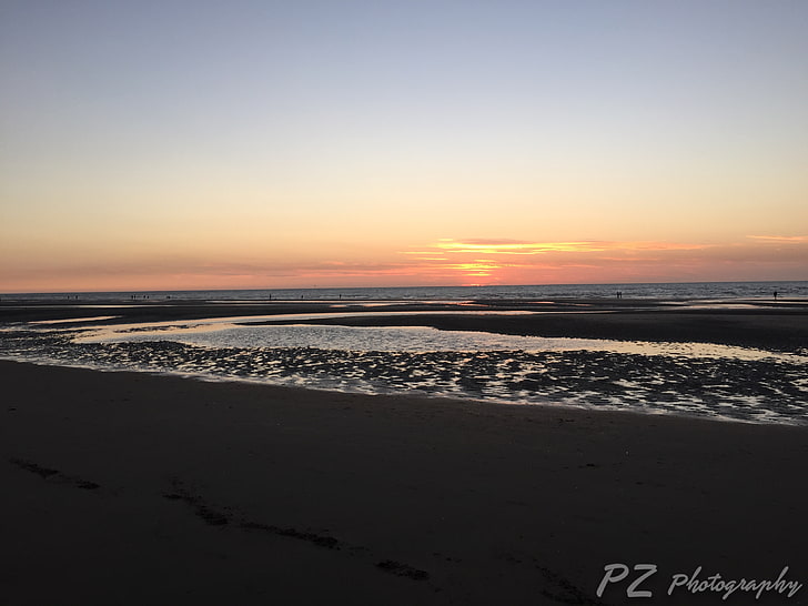 Ufer in der Nähe von Meer zur goldenen Stunde, Strand, Sand, Sonnenuntergang, Himmel, Meer, HD-Hintergrundbild