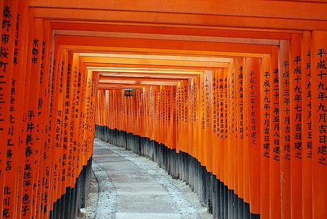 pomarańczowo-czarna brama torii, Japonia, świątynia, Kioto, Fushimi Inari, Tapety HD HD wallpaper