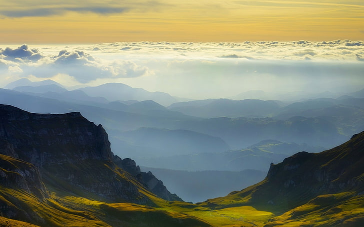 biało-niebieskie malowanie łodzi, natura, krajobraz, mgła, chmury, góry, trawa, niebo, Rumunia, Tapety HD
