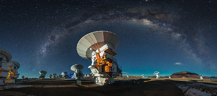 アルマ天文台、天文学、アタカマ砂漠、チリ、銀河、風景、長時間露光、天の川、自然、写真、星空、テクノロジー、 HDデスクトップの壁紙