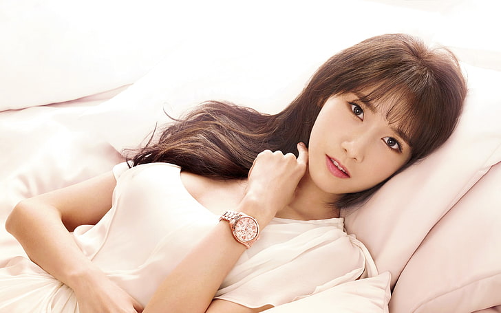 Yoona Korean Girls Generation HD Photo Wallpaper 0.., women's round gold-colored analog watch, HD wallpaper