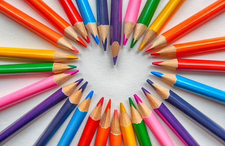 crayons de couleur assortis, crayons de couleur, ciselés, sertis, coeur, Fond d'écran HD