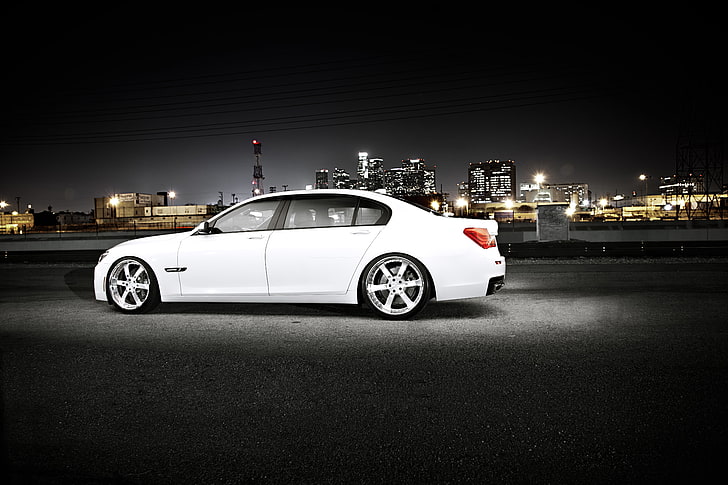 sedan branco, branco, noite, a cidade, BMW, arranha-céus, megapolis, 750Li, 7 Series, F02, HD papel de parede