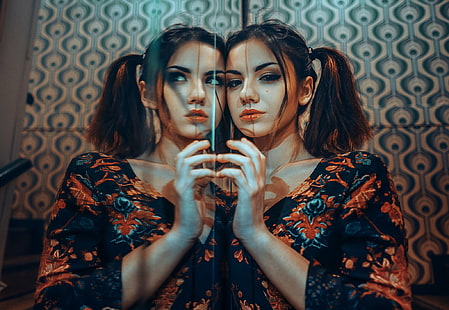 Delaia Gonzalez, женщины, модель, платье, брюнетка, косички, зеркало, отражение, смотрит на зрителя, женщины в помещении, HD обои HD wallpaper