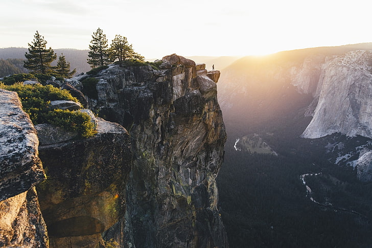 grauer und brauner Berg, Natur, Landschaft, Yosemite National Park, Sonnenuntergang, Klippe, Wald, Tal, Bäume, Fluss, Nebel, Berge, HD-Hintergrundbild