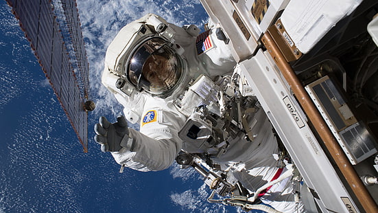 НАСА, ИСС, международная космическая станция, астронавт, скафандр, выход в открытый космос, океан, небо, орбита, HD обои HD wallpaper