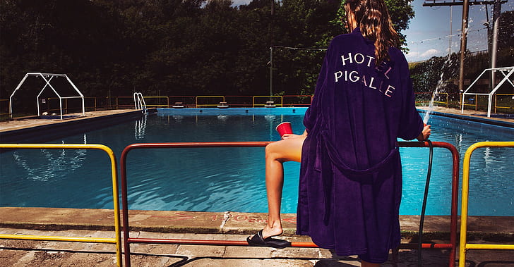 ผู้หญิง, นางแบบ, สระว่ายน้ำ, เสื้อคลุมอาบน้ำ, ขา, สีน้ำตาล, หลัง, รองเท้าแตะ, วอลล์เปเปอร์ HD