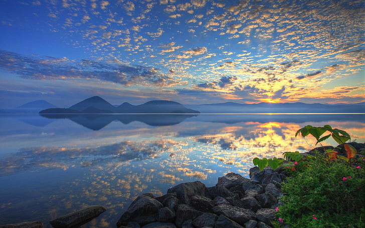 Jezioro Toya, Hokkaido, Japonia, wschód słońca, chmury, błękitne niebo i żółte chmury, jezioro, Toya, Hokkaido, Japonia, wschód słońca, chmury, Tapety HD