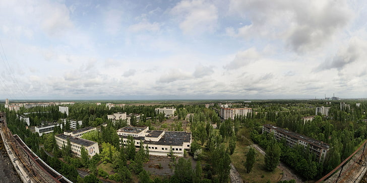 white buildings and green leafed trees, sky, roof, apartments, trees, ghost town, HD wallpaper